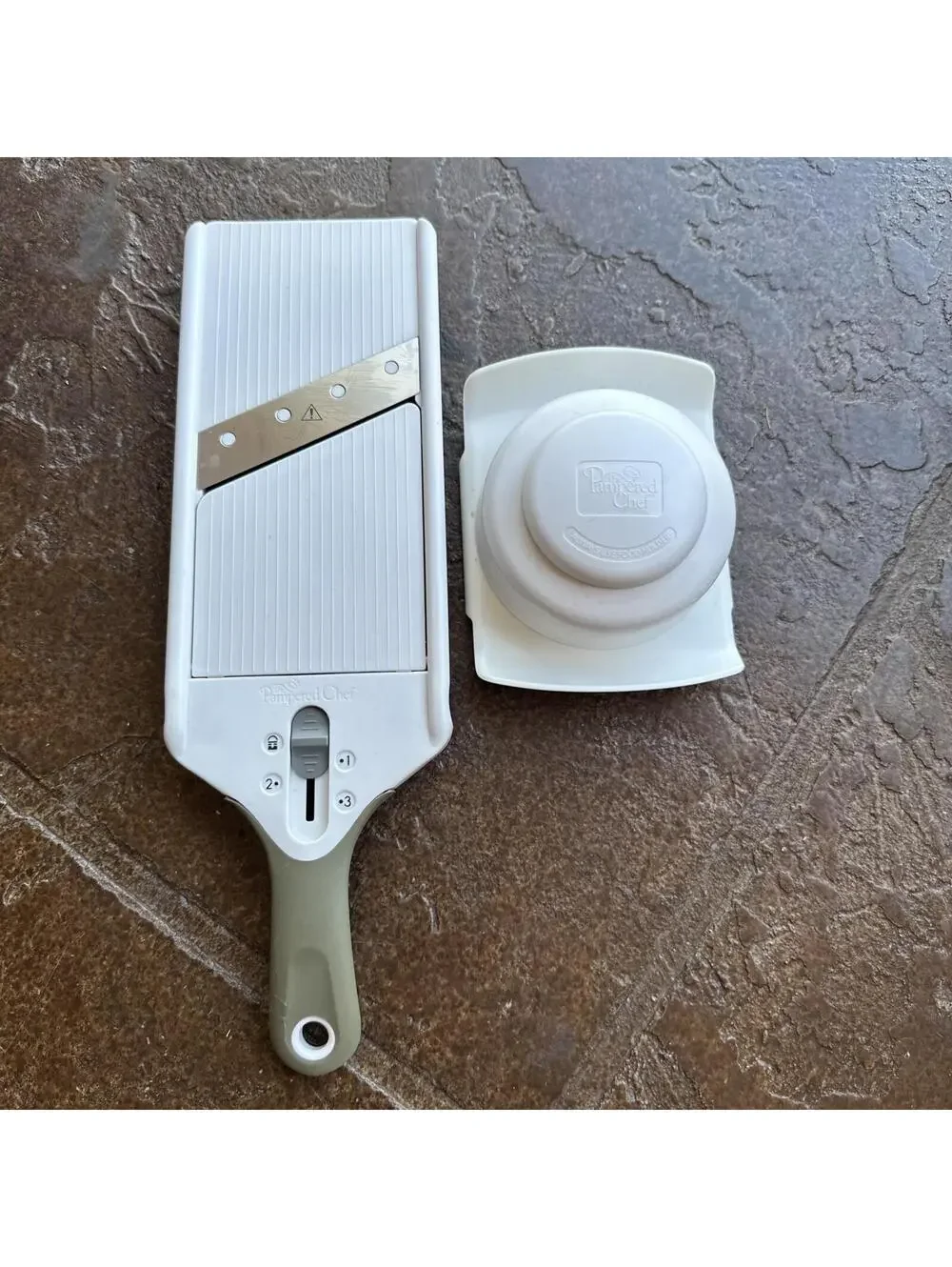 Pampered Chef Simple Slicer Mandolin Slicer  #1099 w/ Food Holder